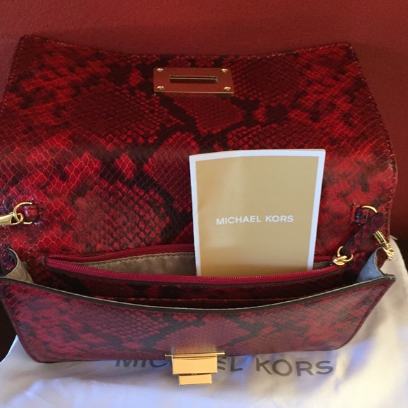 ❣️NWT❣️MICHAEL KORS❤️RED❤️ Ellie Flap Over PURSE - Picture 5 of 8